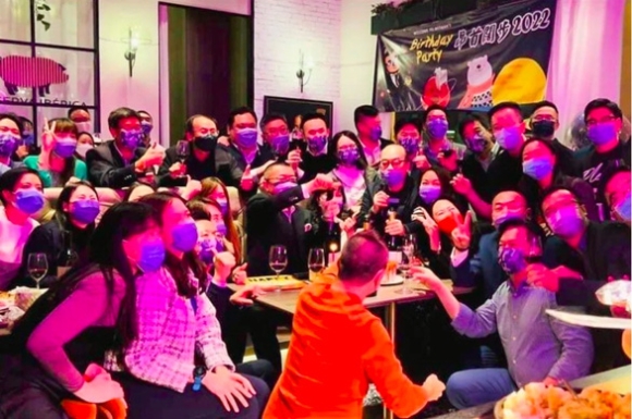 1 Hong Kong Dieu Tra 13 Quan Chuc Du Tiec Giua Dich Covid 19