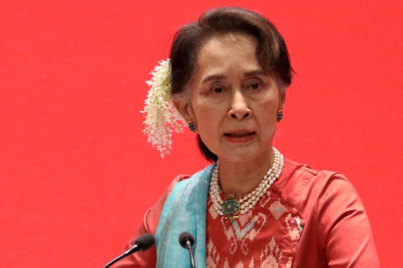 1 Ba Suu Kyi Lanh Them An Tu Vi Xai Bo Dam Nhap Khau Khong Phep