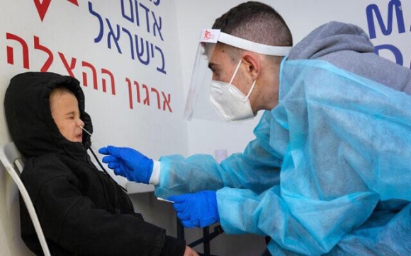 1 Gan 50 Dan So Duoc Tiem Vac Xin Lieu 3 Israel Van Ghi Nhan So Ca Covid 19 Cao Ky Luc