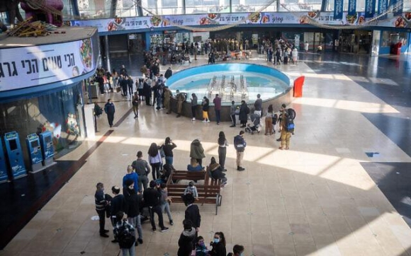 2 Gan 50 Dan So Duoc Tiem Vac Xin Lieu 3 Israel Van Ghi Nhan So Ca Covid 19 Cao Ky Luc