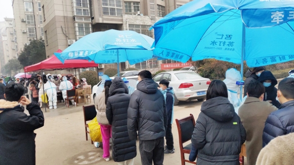 1 Trung Quoc Thuc Chien Voi Omicron Phong Toa Thanh Pho Hang Trieu Dan