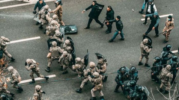 7 Luc Luong Bao Loan Kazakhstan Cuop May Bay Dan Dung