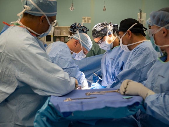 1 Bac Si Bi Cam Hanh Nghe Vinh Vien Vi Ky Ten Vao La Gan Cua Benh Nhan