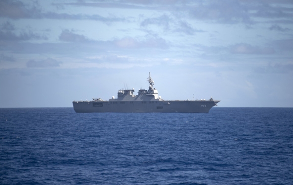 1 Tau Chien Nhat 2 Lan Thach Thuc Yeu Sach Phi Ly Cua Trung Quoc Tren Bien Dong