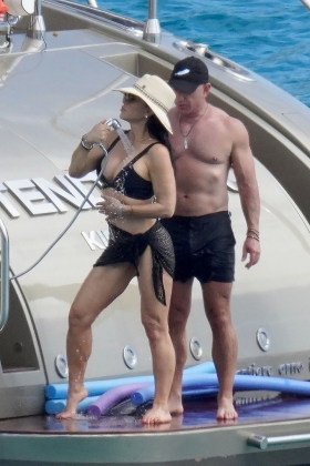 7 2 Vi Ty Phu Thich Rua Bat Cho Vo Hau Ly Hon Nhan Sac Tinh Moi Cua Bill Gates Ngo Ngang