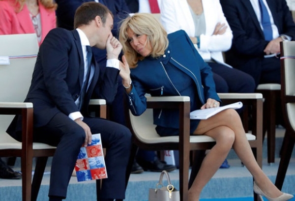 1 De Nhat Phu Nhan Phap Tung Soc Nang Khi Nhan Tin Chong Tre Ngoai Tinh Voi Nguoi Khong Ngo Den Thuong Bi Che Bai Vi Mot Hanh Dong