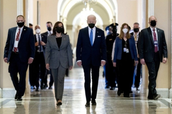 2 Mot Nam Biden Cam Quyen Hoi Sinh Lop Trung Luu Chia Re Trong Long Nuoc My