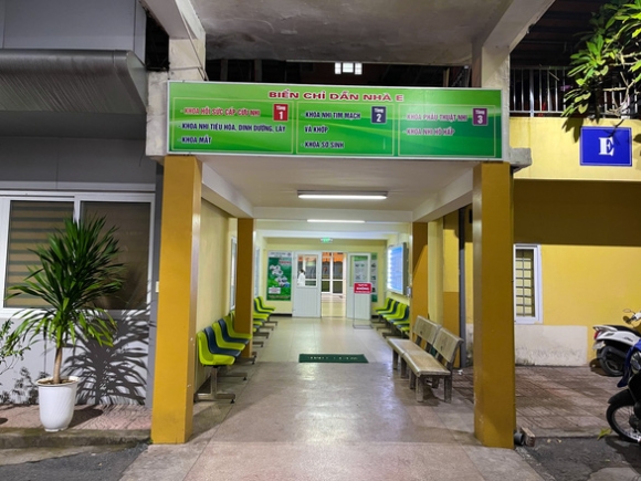 1 Be 3 Tuoi Co 9 Vat The Giong Dinh O Hop So Tien Luong Rat Xau Cong An Dang Dieu Tra