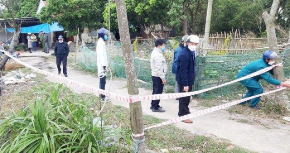 2 Nguoi Dan Buc Xuc Voi Bien Phap Chong Dich O Phuong Xa