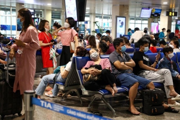 11 San Bay Tan Son Nhat Chat Kin Nguoi Ve Que Don Tet