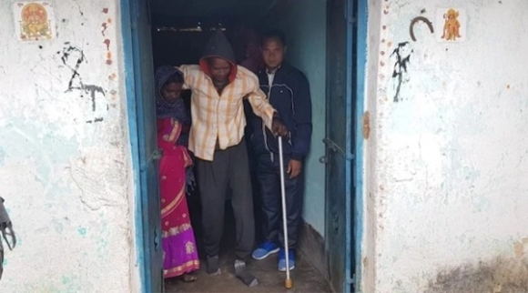 1 Nguoi Dan Ong Bi Liet 5 Nam Bong Dung Dung Day Di Lai Chi Sau Mui Tiem Covid 19 Bac Si Cung Soc Nhung Phai Xac Nhan Mot Dieu