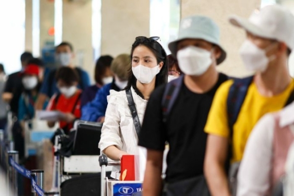 1 San Bay Tan Son Nhat Chat Kin Nguoi Ve Que Don Tet