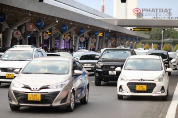 2 San Bay Tan Son Nhat Chat Kin Nguoi Ve Que Don Tet