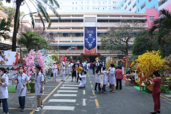 2 Sieu Thi 0 Dong Duong Hoa Xuan Don Benh Nhan Nhan Vien Y Te