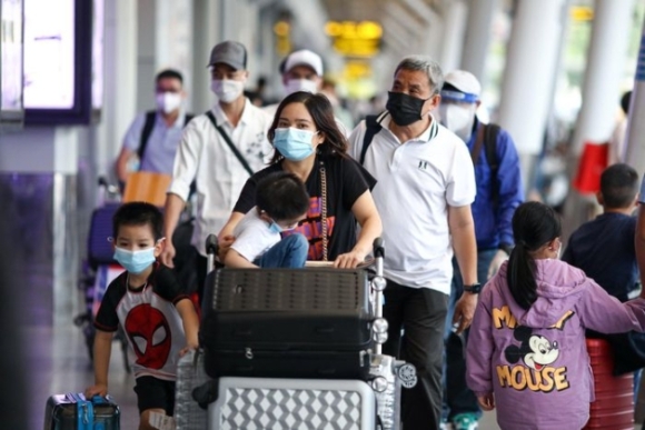 3 San Bay Tan Son Nhat Chat Kin Nguoi Ve Que Don Tet