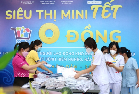 3 Sieu Thi 0 Dong Duong Hoa Xuan Don Benh Nhan Nhan Vien Y Te