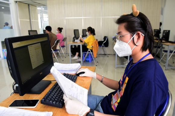 3 Tin Sang 21 1 Hon 3000 Y Bac Si Mac Covid 19 Hon 10 Nguoi Da Hy Sinh Trong Qua Trinh Chong Dich