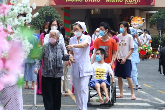 4 Sieu Thi 0 Dong Duong Hoa Xuan Don Benh Nhan Nhan Vien Y Te