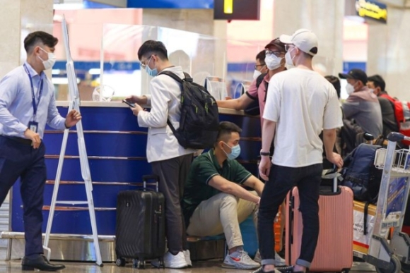 5 San Bay Tan Son Nhat Chat Kin Nguoi Ve Que Don Tet