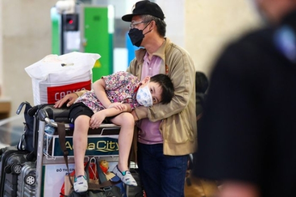 6 San Bay Tan Son Nhat Chat Kin Nguoi Ve Que Don Tet