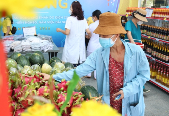 6 Sieu Thi 0 Dong Duong Hoa Xuan Don Benh Nhan Nhan Vien Y Te