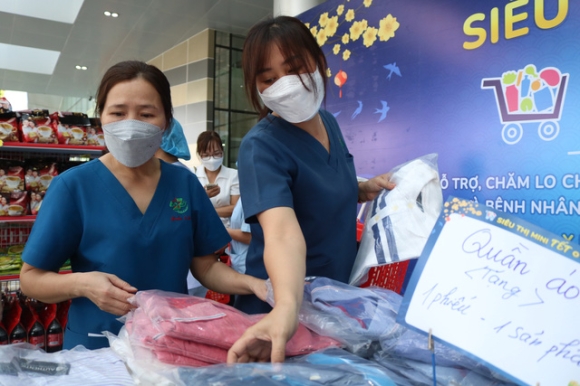 7 Sieu Thi 0 Dong Duong Hoa Xuan Don Benh Nhan Nhan Vien Y Te