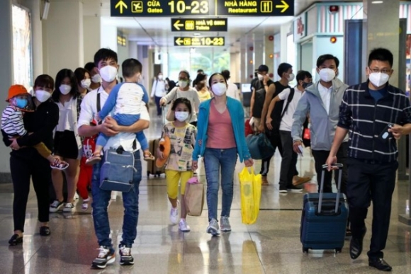 9 San Bay Tan Son Nhat Chat Kin Nguoi Ve Que Don Tet