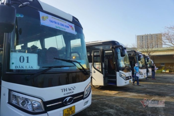 3 Chuyen Xe 0 Dong Dua Hon 2000 Cong Nhan O Da Nang Ve Que An Tet