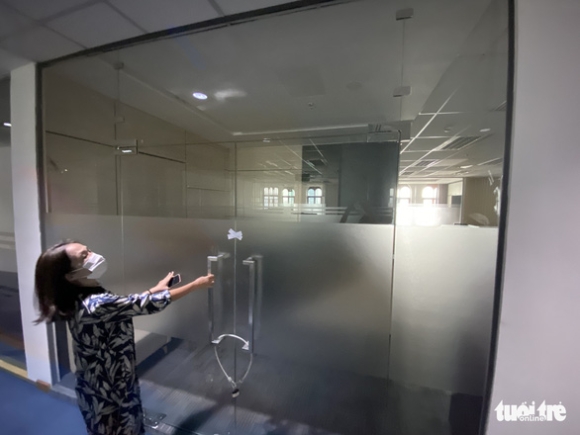 4 Nhieu Nguoi O Tphcm Ha Noi Choang Vang Khi Mat Ca Tram Ti Vi Bi Ru Mo Ngan Hang Dom