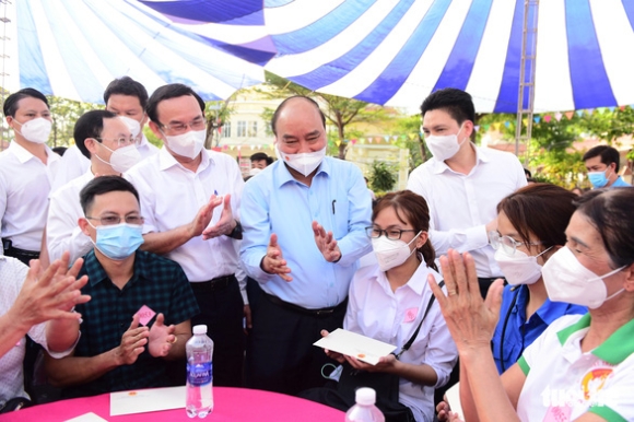 1 Chu Tich Nuoc Nguyen Xuan Phuc Chuc Tet Nguoi Lao Dong O Tp Thu Duc