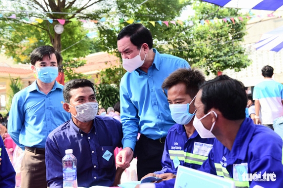 2 Chu Tich Nuoc Nguyen Xuan Phuc Chuc Tet Nguoi Lao Dong O Tp Thu Duc