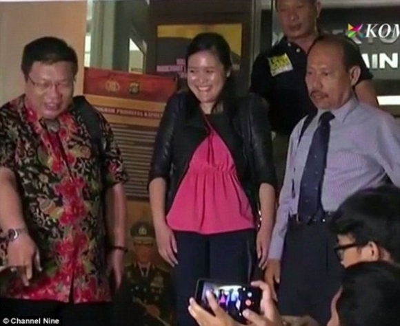 5 Dang Di Uong Ca Phe Co Gai Bong Lan Dung Ra Chet Camera Vach Tran Su That Dang Sau Nu Cuoi Lanh Gay Cua Hung Thu