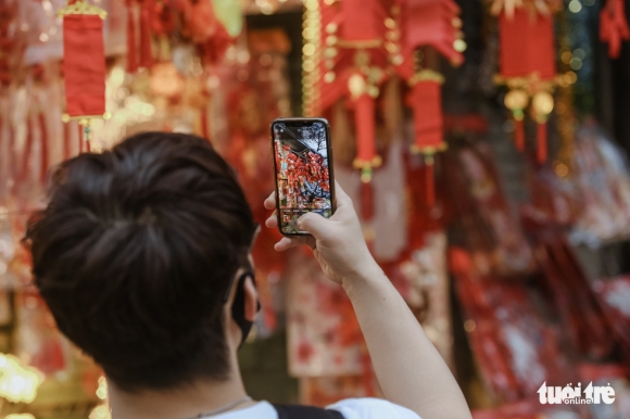 5 Ha Noi Nang Rao Cuoi Tuan Ban Tre Keo Nhau Len Cho Hang Luoc Check In