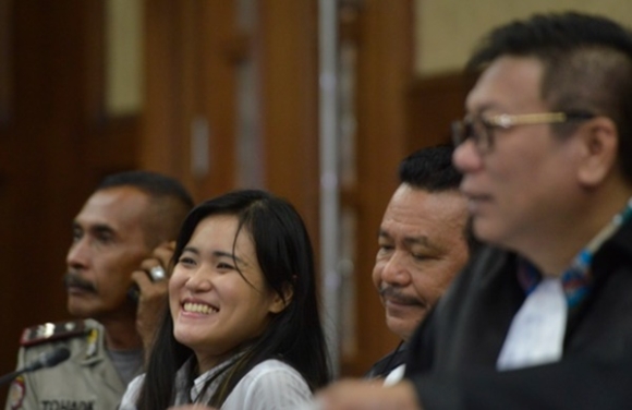 6 Dang Di Uong Ca Phe Co Gai Bong Lan Dung Ra Chet Camera Vach Tran Su That Dang Sau Nu Cuoi Lanh Gay Cua Hung Thu