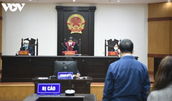 2 Cuu Giam Doc Bv Bach Mai Linh An 5 Nam Tu Vu Nang Khong Gia Robot Rosa