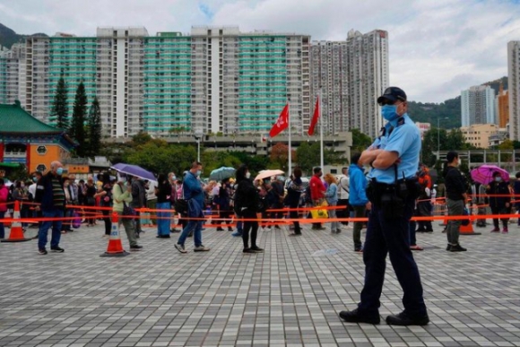 1 Nhan Tai Nganh Tai Chinh Thao Chay Khoi Hong Kong