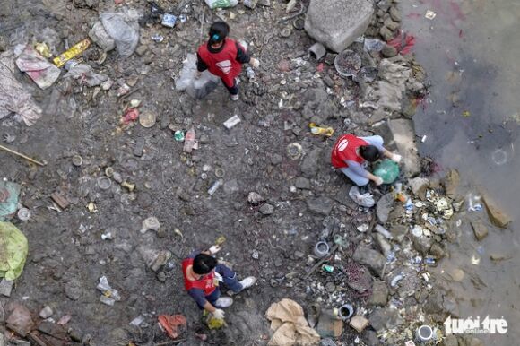 7 Ngay Ong Cong Ong Tao Lu Huong Ban Tho Da Bot Duoc Nem Xuong Song Hong