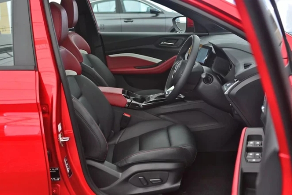 11 O To Trung Quoc O At Ve Viet Nam Nam Nay Hongqi Tham Vong Dau Xe Sang Chery Tro Lai Sau Noi That Vong Qq3