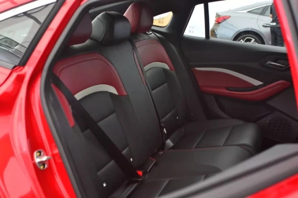 12 O To Trung Quoc O At Ve Viet Nam Nam Nay Hongqi Tham Vong Dau Xe Sang Chery Tro Lai Sau Noi That Vong Qq3