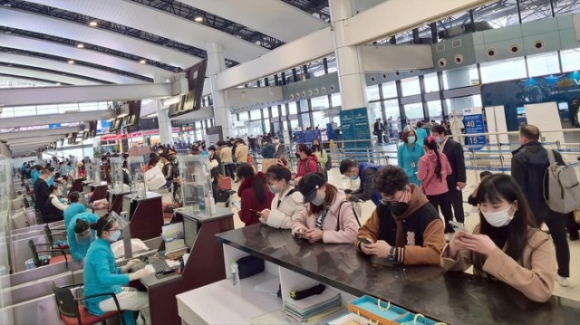 1 Bo Yeu Cau Xet Nghiem Covid Tai San Bay So Nguoi Di Lai Vot Tang