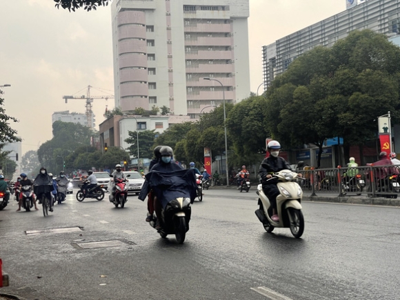 1 Chieu 26 1 Tphcm Bong Nhien Mua Rao Nguoi Ban Mai Cuc Dao Lo Lang