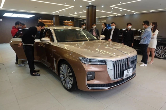 1 O To Trung Quoc O At Ve Viet Nam Nam Nay Hongqi Tham Vong Dau Xe Sang Chery Tro Lai Sau Noi That Vong Qq3