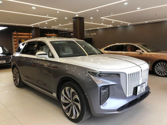 2 O To Trung Quoc O At Ve Viet Nam Nam Nay Hongqi Tham Vong Dau Xe Sang Chery Tro Lai Sau Noi That Vong Qq3