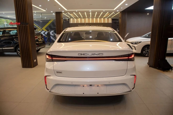 4 O To Trung Quoc O At Ve Viet Nam Nam Nay Hongqi Tham Vong Dau Xe Sang Chery Tro Lai Sau Noi That Vong Qq3