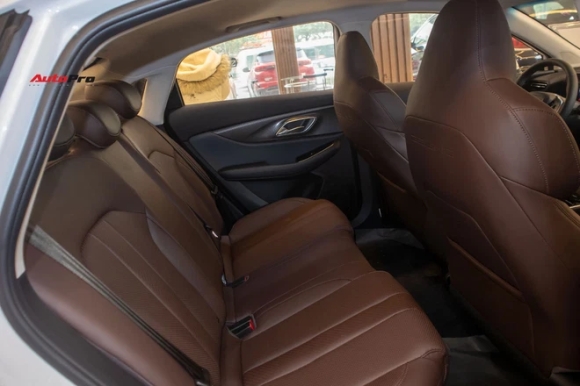 8 O To Trung Quoc O At Ve Viet Nam Nam Nay Hongqi Tham Vong Dau Xe Sang Chery Tro Lai Sau Noi That Vong Qq3