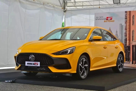 9 O To Trung Quoc O At Ve Viet Nam Nam Nay Hongqi Tham Vong Dau Xe Sang Chery Tro Lai Sau Noi That Vong Qq3