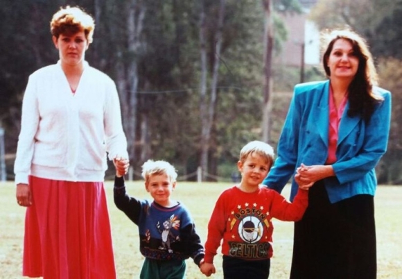 1 Hai Dua Tre Bi Trao Nham Bo Me Quyet Dinh Khong Doi Lai Con 30 Nam Sau Va 2 Cuoc Doi Khac Biet