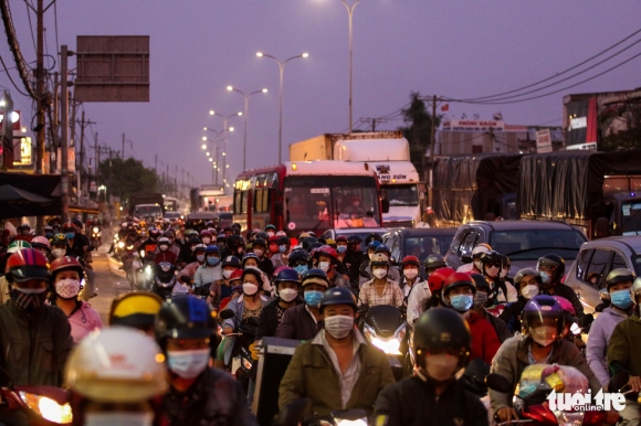 1 Nguoi Mien Tay Tranh Thu Ve Don Tet Som Xe Co Ngap Duong