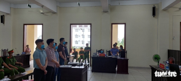 1 Toa Tuyen Y An Cac Thanh Vien Nhom Bao Sach