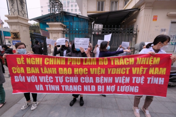 1 Y Bac Si Benh Vien Tue Tinh Da Nhan Duoc Luong Bi No Tu Thang 5 2021